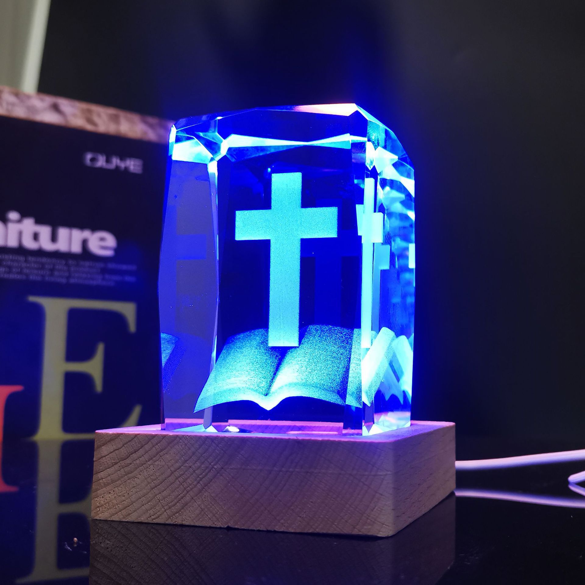3D inner carved cross crystal LED lamp with wooden base